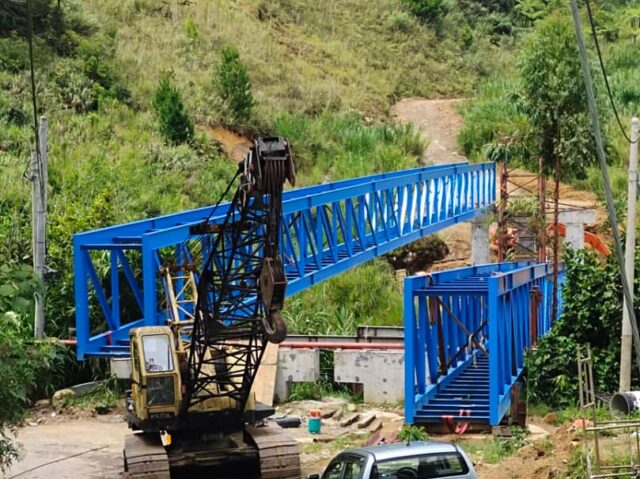 Pipe bridge 72 meter long (3) Pipe bridge 72 meter long (3)